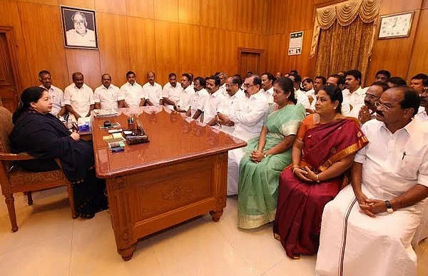 நாடாளுமன்றக் கூட்டம்: அதிமுக எம்.பி.க்களுடன் ஜெயலலிதா ஆலோசனை!