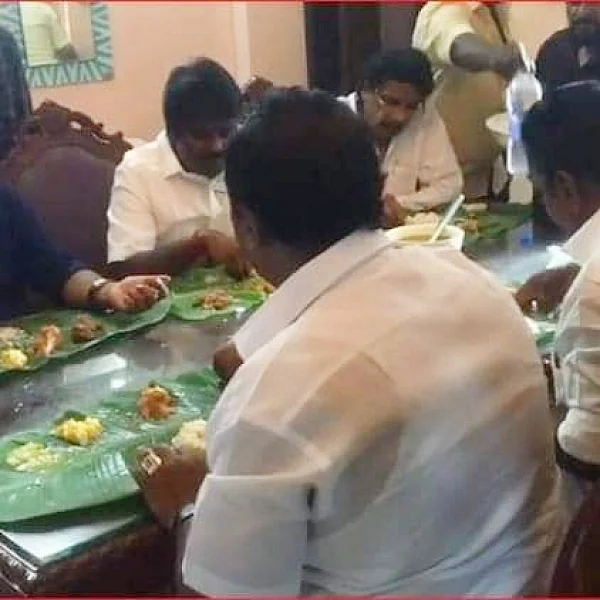 ‘ஒரு மணி நேரத்தில் இப்படி ஆகிவிட்டதே’ - ஜே.கே.ரித்தீஷ் உடலுக்கு அமைச்சர் விஜயபாஸ்கர் அஞ்சலி