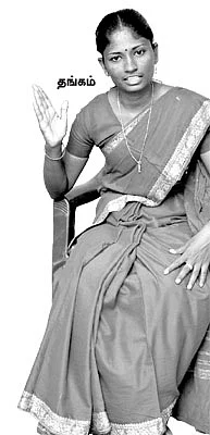 தலைமுடியை இழுத்து... துடைப்பத்தால் அடித்து!
