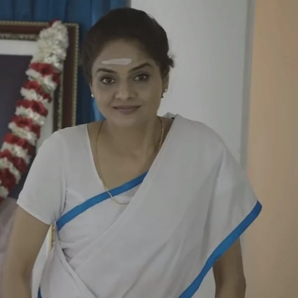 `ஒத்த பொம்பள தமிழ்நாட்டு அரசியலையே மாத்தி எழுதிட்டிருக்கேன்' - `அக்னி தேவி' இரண்டாவது ட்ரெய்லர்!