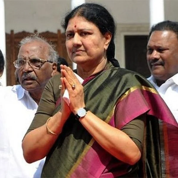 ''அக்காவுக்கு எதிராக சதித் திட்டங்கள் தீட்டப்பட்டன'' - சசிகலா மன்னிப்பு கேட்ட தினம்!
