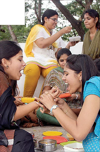 அவள் 16 - வொய் திஸ் கொல பசி ?