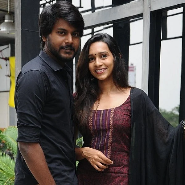‘‘எங்க டீமை மட்டும் பிக் பாஸ் வீட்டுக்குள்ள விட்டுப்பாருங்க..!'' - 'As I'm Suffering From Kadhal' சனந்த் அண்ட் சஞ்சனா
