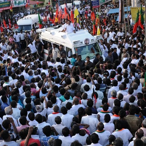 ``நான் விவசாயி... நீங்கதான் முதல்வர்!" - அரவக்குறிச்சி பிரசாரத்தில் முதல்வர் பழனிசாமி!