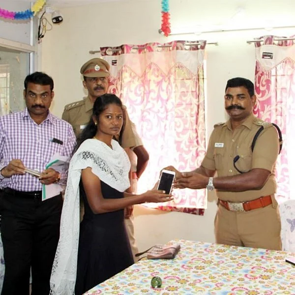`20 நாள்களில் 60 திருட்டு செல்போன்கள் கண்டுபிடிப்பு!’ - தஞ்சை போலீஸார் நடவடிக்கை
