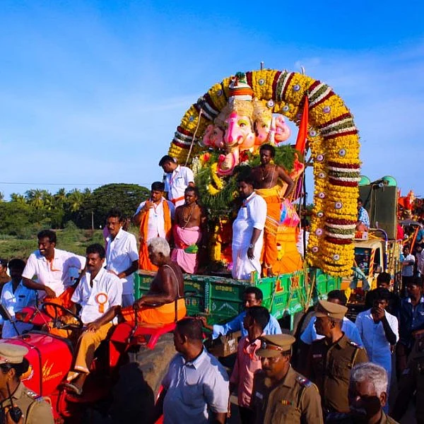 திருவாரூர், முத்துப்பேட்டையில் நடைபெற்ற விநாயகர் சிலை ஊர்வலம் படங்கள் - க.சதீஸ்குமார்