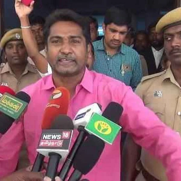 `என் அறையைவிட விசாரணைக் கைதிகளின் அறை படுமோசம்!'- விடுதலையான முகிலன் பேட்டி