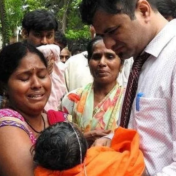 தீயில் கருகிய கோரக்பூர் குழந்தைகள் உயிரிழப்பு ஆவணங்கள்..! மூடிமறைக்க முயற்சி எனப் புகார்
