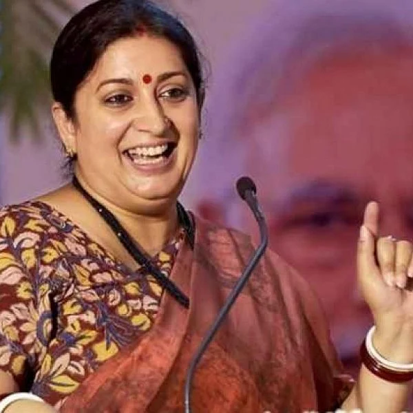 `ஷூ' விநியோகம் அமேதியில் அமோகம்! - ஸ்மிருதி இரானியின் தேர்தல் வியூகம்