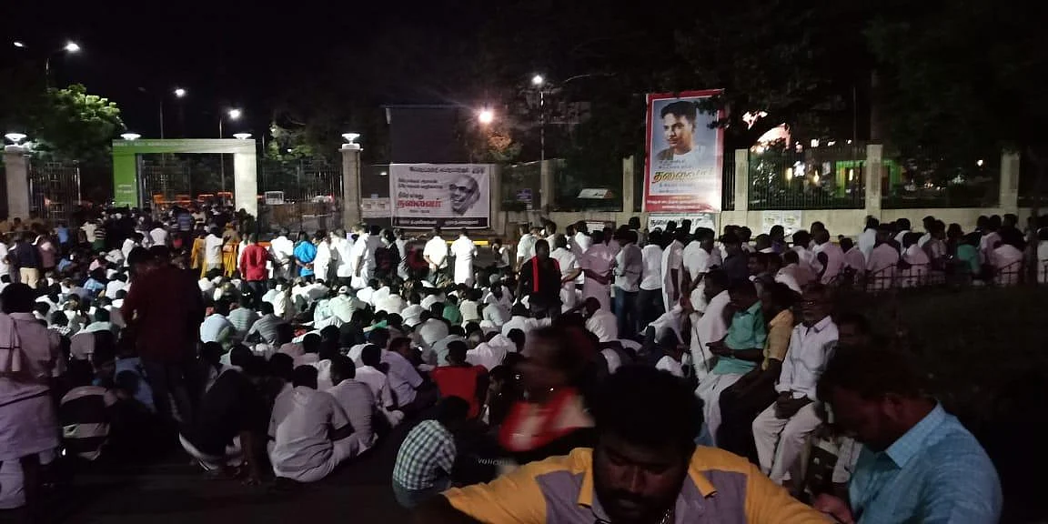 Live update: மெரினாவில் விதைக்கப்பட்டார் கலைஞர்! #Karunanidhi