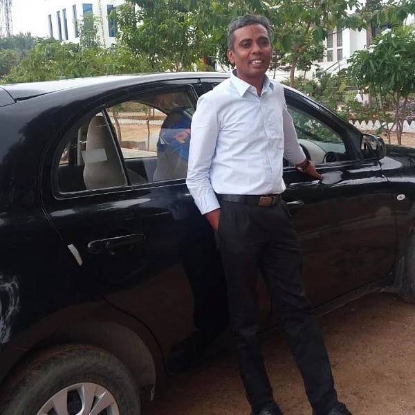 30 ஆண்டுகள் காத்திருந்து ஓட்டுநர் உரிமம் எடுத்திருக்கும் வழக்கறிஞர்!