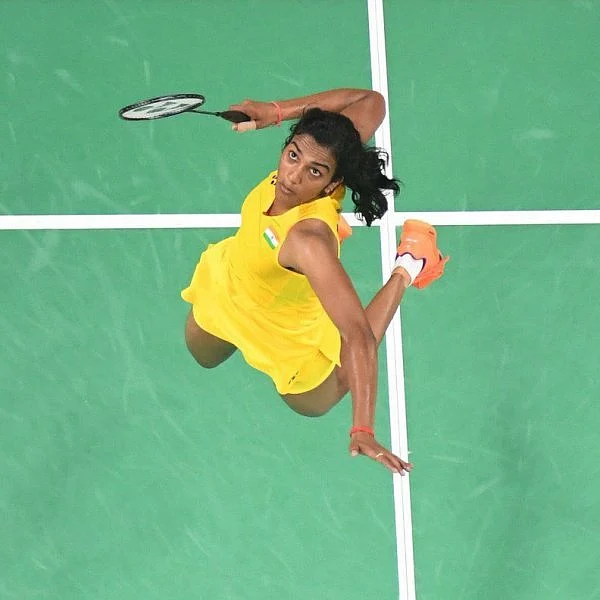 `தோல்விகளுக்கு முற்றுப்புள்ளி வைத்த சிந்து’ - பேட்மின்டன் வேர்ல்டு டூர் ஃபைனலில் அதிரடி