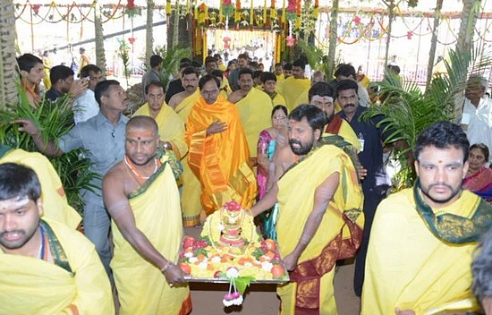 சந்திரசேகர ராவ் நடத்தும் மகா சண்டி யாக நிகழ்ச்சியில் திடீர் தீ விபத்து!