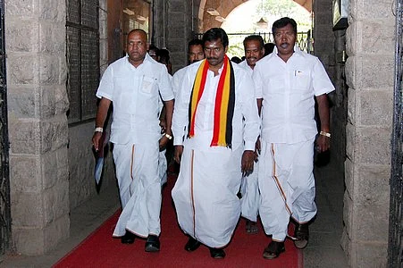 சோகத்துடன் வேட்புமனு செய்த மதுரை தே.மு.தி.க. வேட்பாளர்!