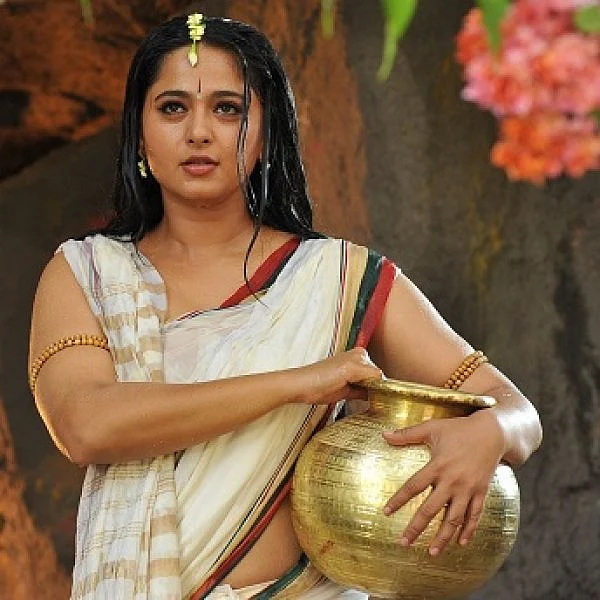 நாகார்ஜூனா, அனுஷ்கா நடித்திருக்கும் ‘பிரம்மாண்ட நாயகன்’ படத்தின் ஸ்டில்ஸ்..!