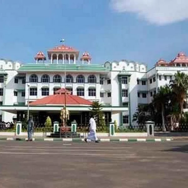 `இடைத்தேர்தலைத் தவிர்த்து அடுத்த எம்.எல்.ஏ-வை கட்சியே முடிவு செய்யலாம்!’ - நீதிமன்றம் கருத்து