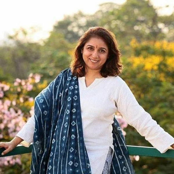 `செவ்வாய்கிரகத்திலிருந்து வந்தவர்களுக்கு அத்துமீறலைப் பற்றித் தெரியாதுதான்!' - நடிகை ரேவதி
