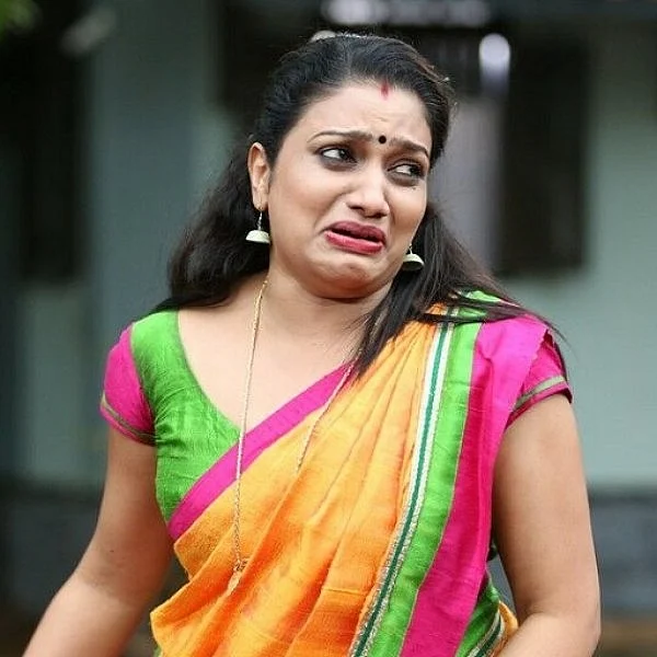 ‘‘எனக்கும் அந்த நடிகைக்கும் எந்த விரோதமும் இல்லை!’’ - நடிகை வழக்கில் சிக்கிய பாடகி