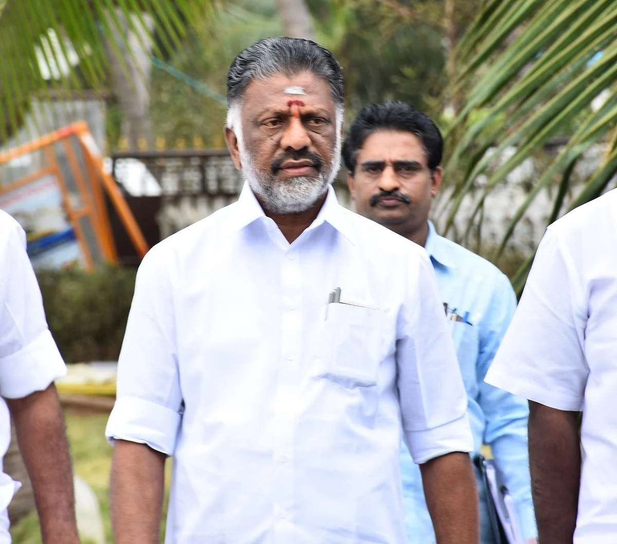சென்னையில் வீடு தேடும் பன்னீர்செல்வம்