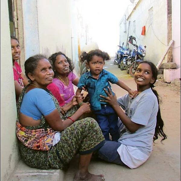 அம்மாவின் பொய்களை நாம் கண்டுகொள்வதே இல்லை?!