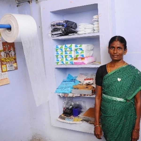 'உலகத்தின் ஜன்னலைத் திறந்தது ஹெர்பல் நாப்கின்!' - திருச்சி வள்ளியின் திக்கெட்டிய சாதனை!