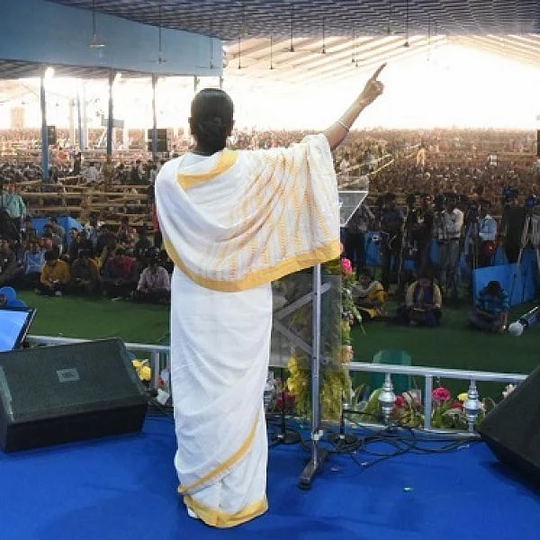 15 வயதில் அரசியல்; 29 வயதில் எம்.பி! - இந்தியாவில் மீதமுள்ள ஒரே பெண் முதல்வர்