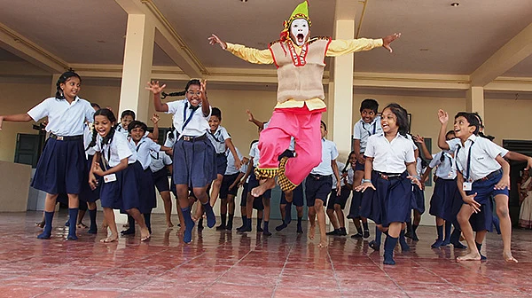 “எங்க அப்பா ராஜாராம் பேசுறேன்!”