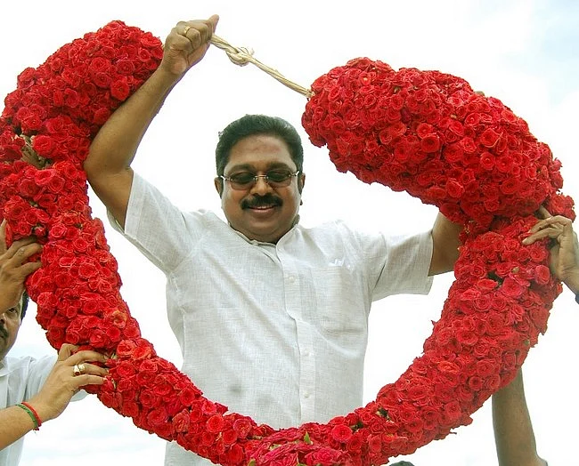 பங்களா வீடு... ஆர்.கே.நகரில் குடியேறும் தினகரன்
