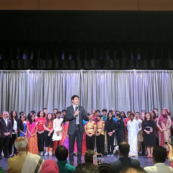 மண் பானையில் பொங்கல்; கொஞ்சும் தமிழில் வாழ்த்து! -தமிழர்களுடன் கொண்டாடிய கனடா பிரதமர்
