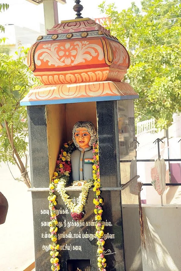 அப்துல் கலாமுக்கு கோயில்... வெள்ளிதோறும் சிறப்பு வழிபாடு... திருச்சி இளைஞரின் 'கலாம்' பக்தி!