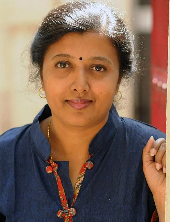 எனக்கும் என் மகனுக்கும் பாதுகாப்பு வேண்டும் - கவிஞர் தாமரை போலீசில் புகார்!