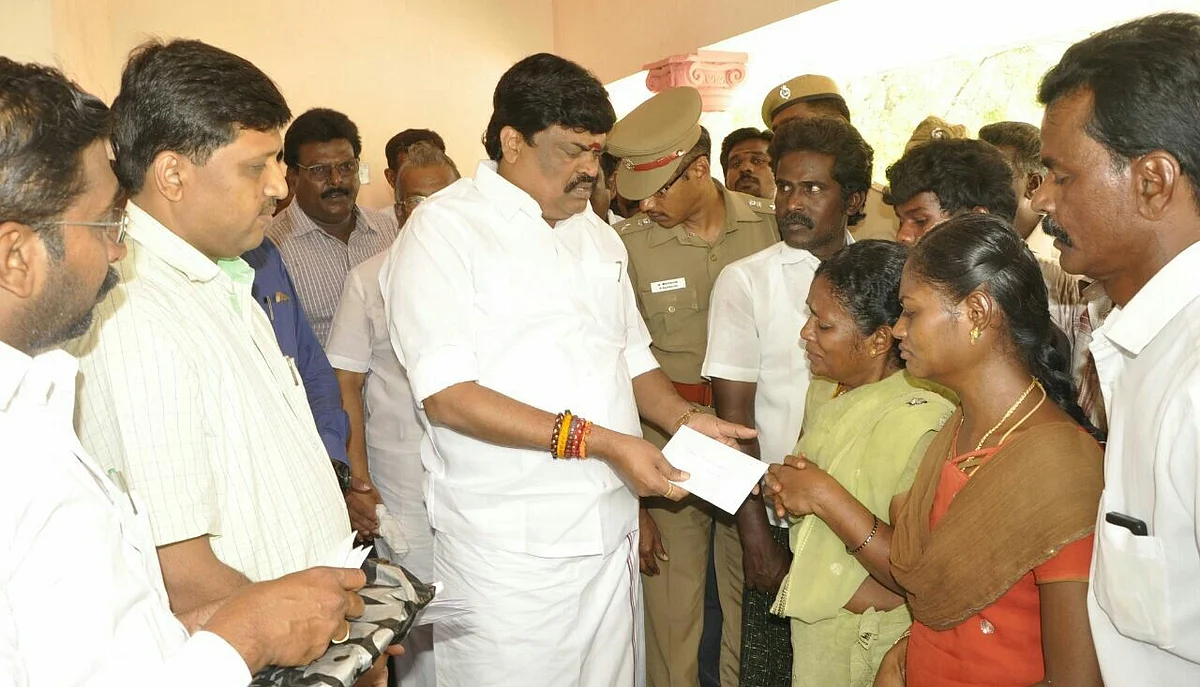 வெடி விபத்தில் பலியானவர்கள் குடும்பத்துக்கு நிதியுதவி!