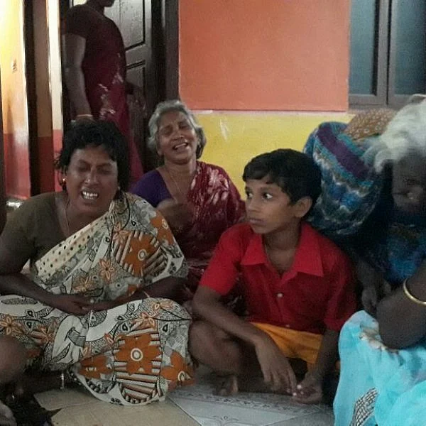 "மீனவர்களைப் படகிலேயே விட்டுட்டு வந்துட்டாங்க கடலோரக் காவல் படை!" - கரைக்குத் திரும்பியவர்களின் வாக்குமூலம் #SaveFishermen