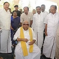 தேர்தல் பிரசாரம்: கோவை வந்த கருணாநிதிக்கு தி.மு.க.வினர் உற்சாக வரவேற்பு!