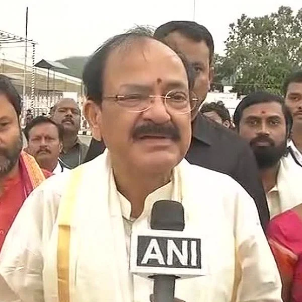 ’எந்தக் கட்சியையும் சேராதவன் நான்..!’: திருப்பதியில் வெங்கைய நாயுடு!