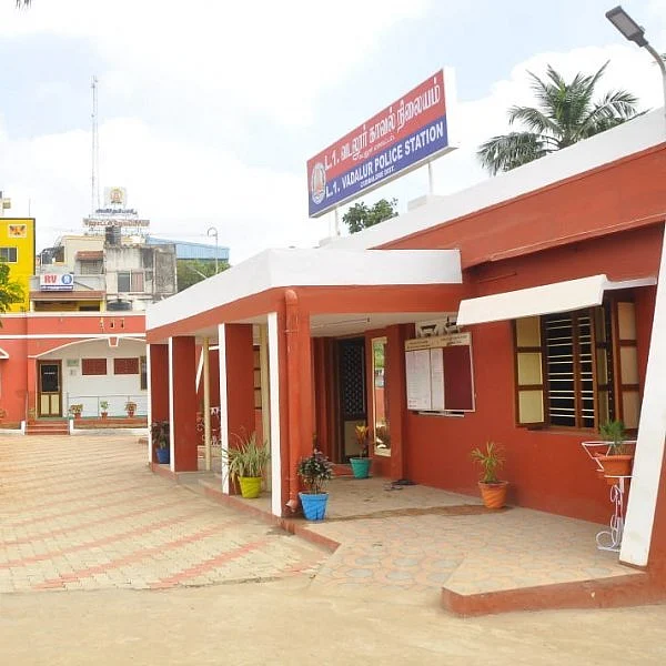 பூங்காவாக மாறிய புதர் மண்டிய காவல்நிலையம் - இன்ஸ்பெக்டர் மாற்றத்தால் வருந்தும் வடலூர்!