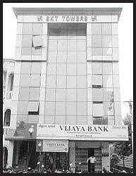 பேங்க் மேனேஜரை மிரட்டினாரா தி.மு.க. சேர்மன்?