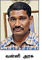 கழுத்தில் கத்தி.. கலக்கத்தில் விஜய்