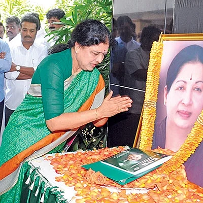 மிஸ்டர் கழுகு: “சின்னம்மா அப்ரூவர் ஆகியிருந்தால்... அம்மா இருந்திருக்க மாட்டார்!”