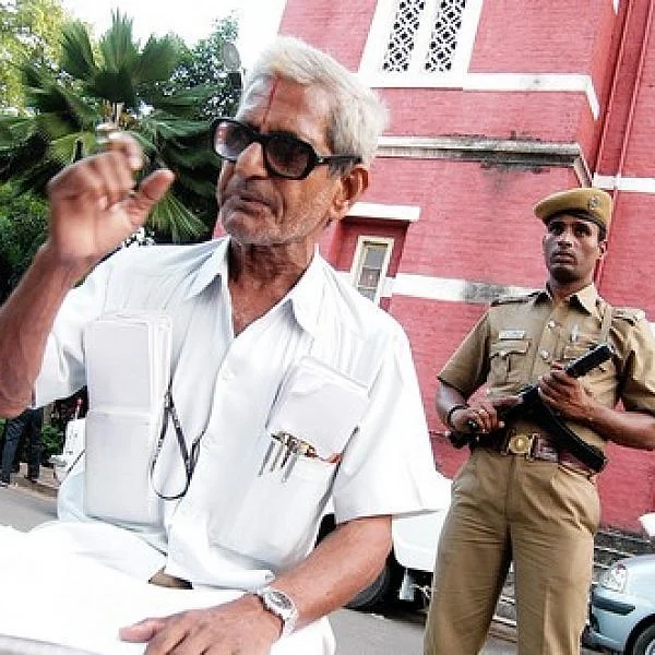 மெரினாவிலிருந்து நினைவிடங்களை அகற்ற உத்தரவிடுங்கள்..! உயர் நீதிமன்றத்தில் டிராஃபிக் ராமசாமி மீண்டும் முறையீடு