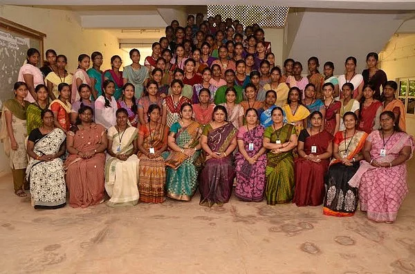 காரைக்குடி கல்லூரி மாணவிகள் 110 பேர் மகிழ்ச்சியுடன் கண் தானம்!