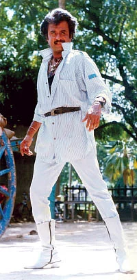 ஆடை பாதி, மூளை பாதி!