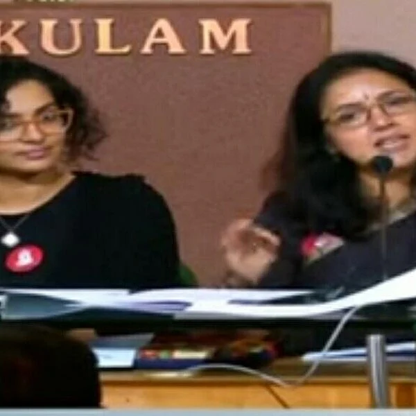 `பாதிப்புக்குள்ளான நடிகை சங்கத்துக்கு வெளியே இருப்பதுதான் நீதியா?’ - ஆவேசமான நடிகை ரேவதி