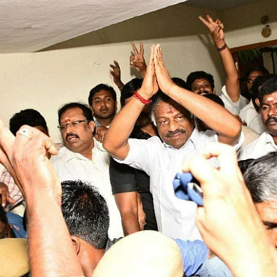 ஆளுநரிடம் ஆட்சியமைக்க உரிமை கோரினார் எடப்பாடி பழனிச்சாமி #OPSvsSasikala #LiveUpdates