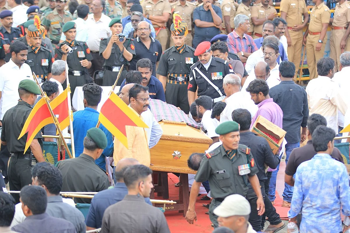 Live update: மெரினாவில் விதைக்கப்பட்டார் கலைஞர்! #Karunanidhi