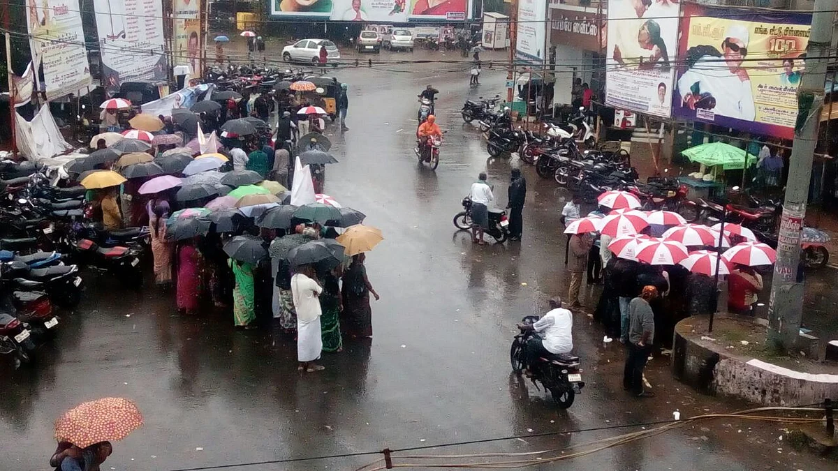 திமிறும் தமிழகம்: அவசரச் சட்டம் பிறப்பித்தார் ஆளுநர்! அலங்காநல்லூரில் நாளை ஜல்லிக்கட்டு #LiveUpdate