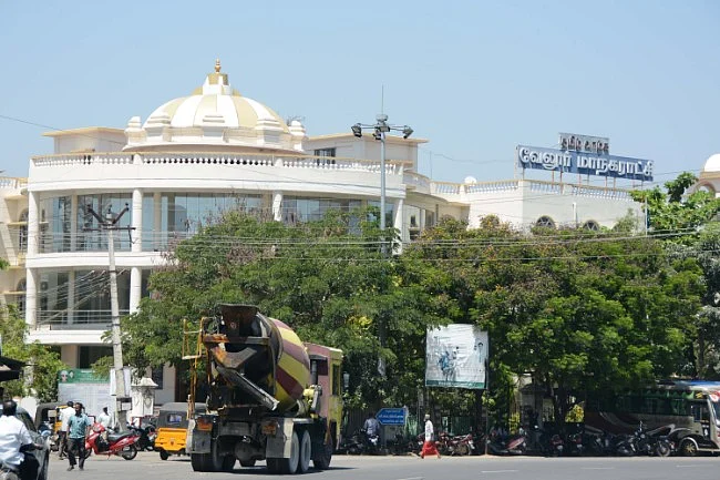 துரைமுருகனைச் சுற்றியிருக்கும் ‘பிளாக் ஷீப்’கள்...! வேலூரில் என்ன நடக்கிறது?