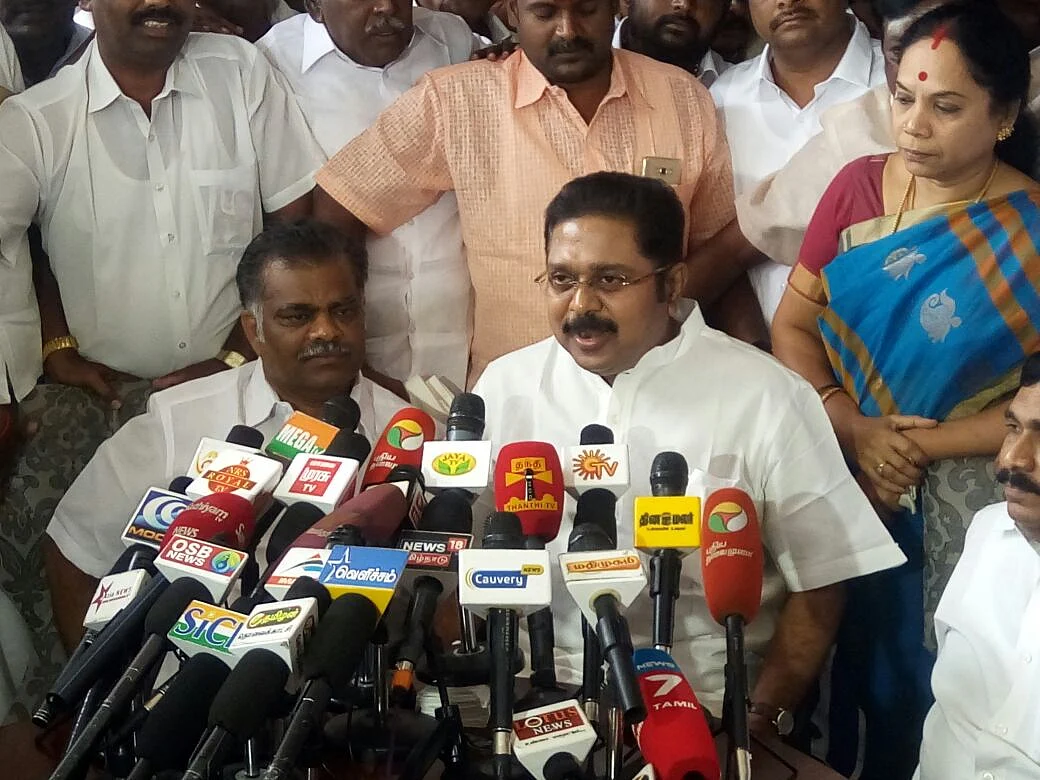 ’யார் இந்த எடப்பாடி பழனிசாமி?’ - புதிருக்கு விடைகொடுக்கும் தினகரன்!