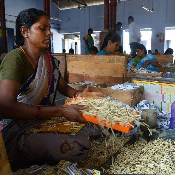``ரூ.600 கோடி மதிப்பிலான தீப்பெட்டி உற்பத்தி பாதிப்பு’ - கஜா புயலால் உற்பத்தியாளர்கள் கலக்கம்