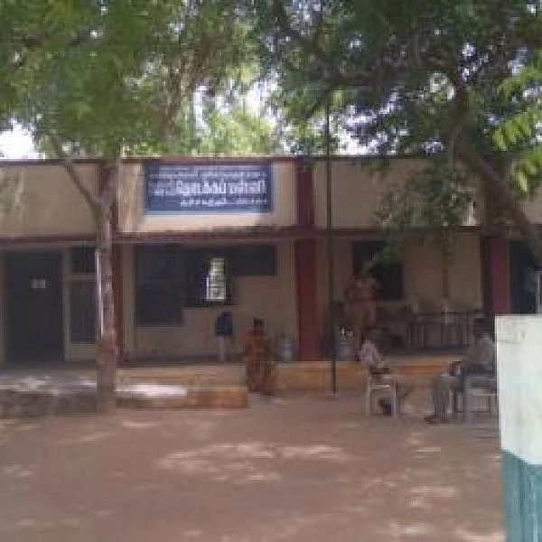 குழந்தைகளை அனுப்ப மறுக்கும் பெற்றோர்; காத்துவாங்கும் கச்சநத்தம் பள்ளிக்கூடம்!